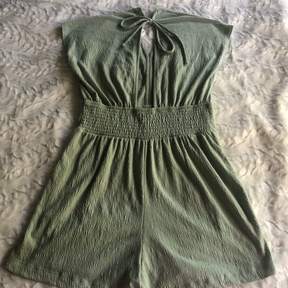 Nine West sage green v neck romper size M - Picture 7 of 12